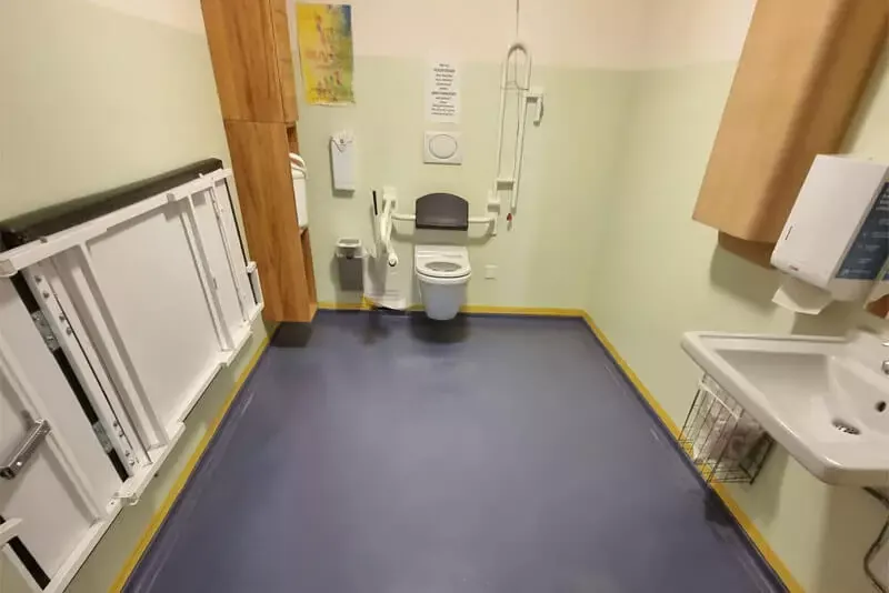 Beschichteter Boden in einem Sanitärraum