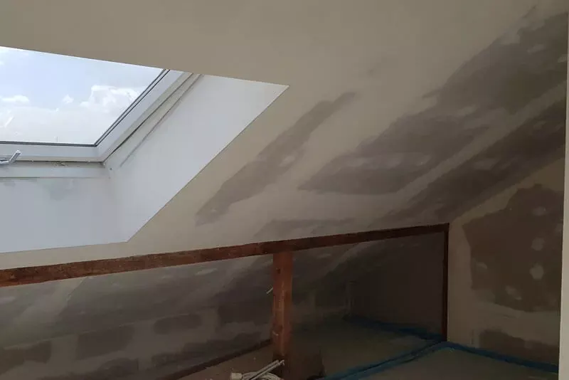 Dachfenster mit verkleideter Laibung