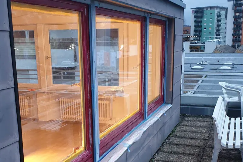 Fensterfront nach dem Lackieren