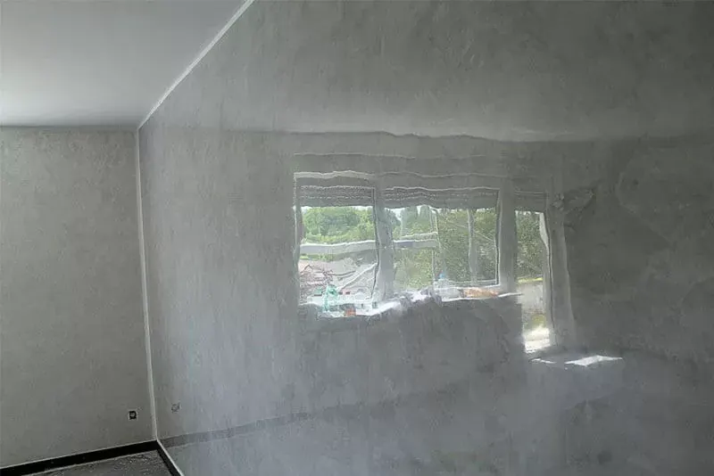 Helle Wand in Marmoroptik