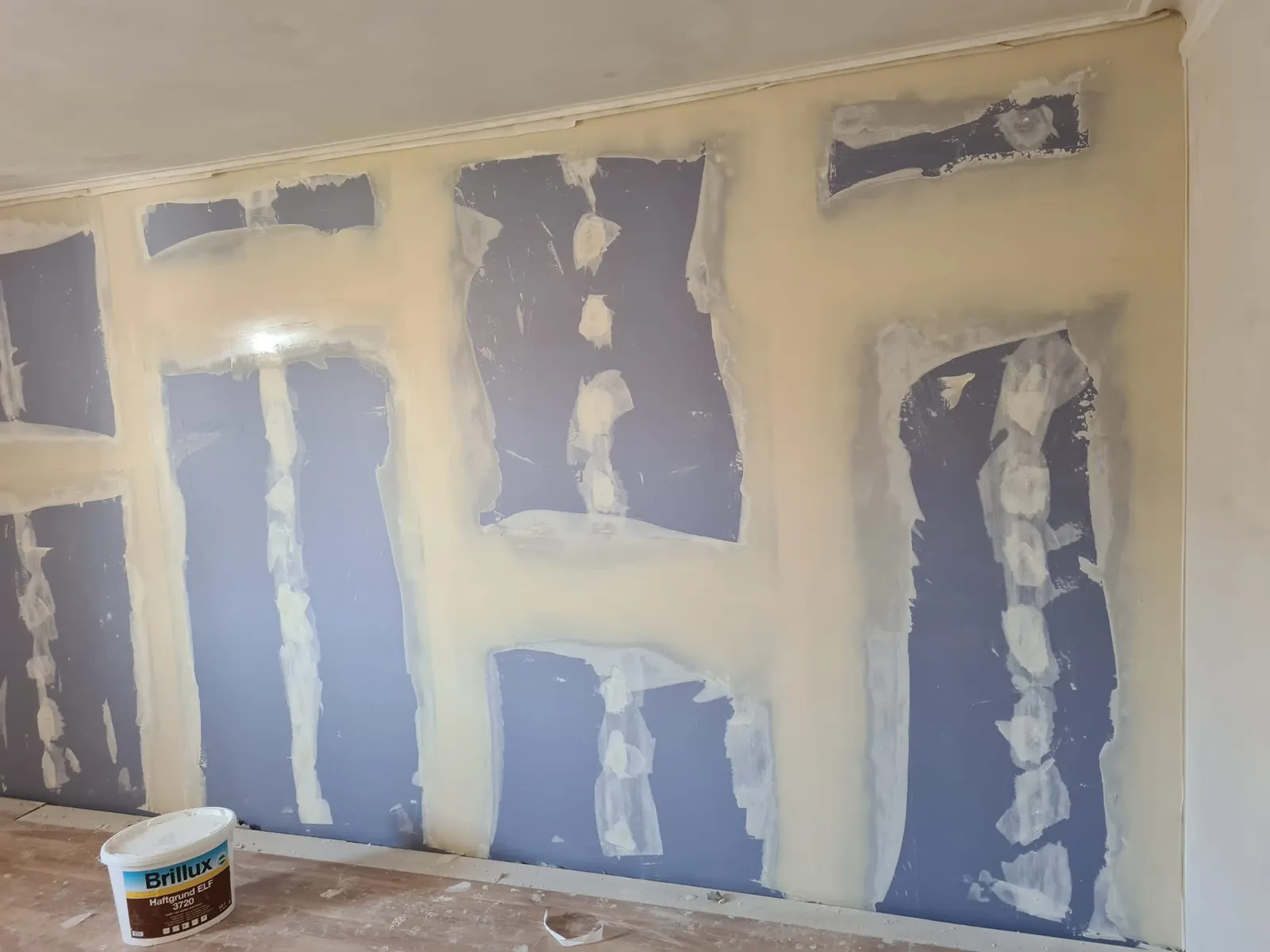 Gipskartonwand mit gespachtelten Fugen